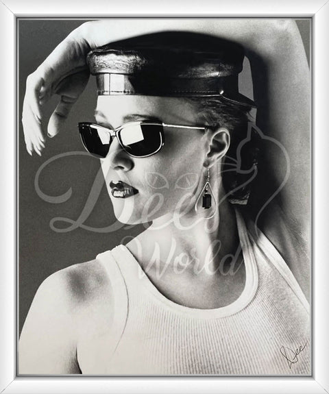 Dee Black & White Elton Size