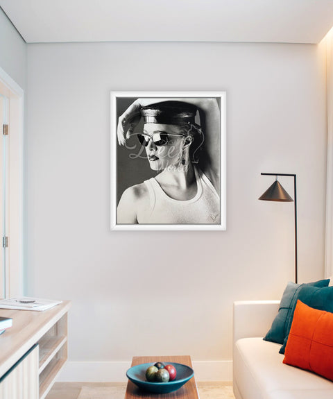 Dee Black & White Elton Size